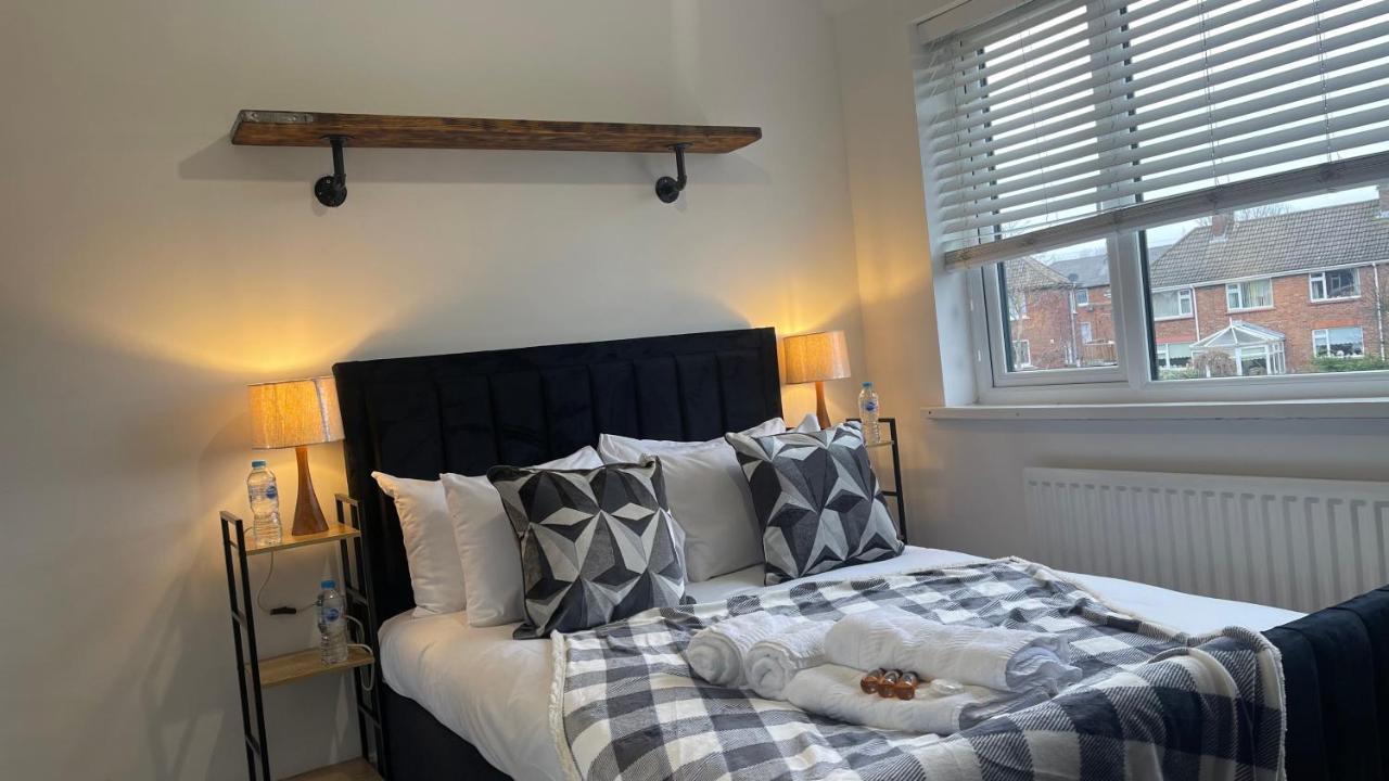 Fully Serviced Three Bed House In Дарем Экстерьер фото